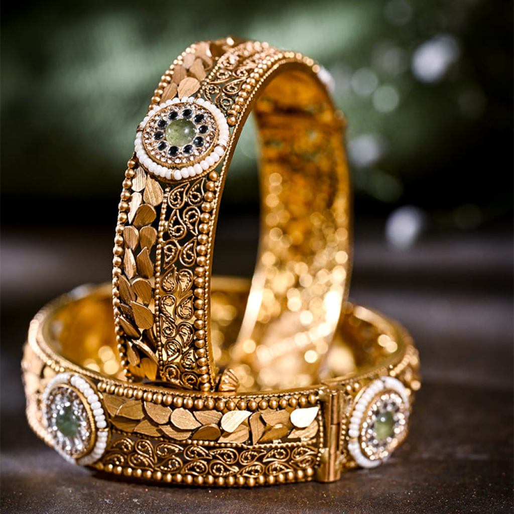 The Royal Kundan Bangle – 22KT Yellow Gold Elegance