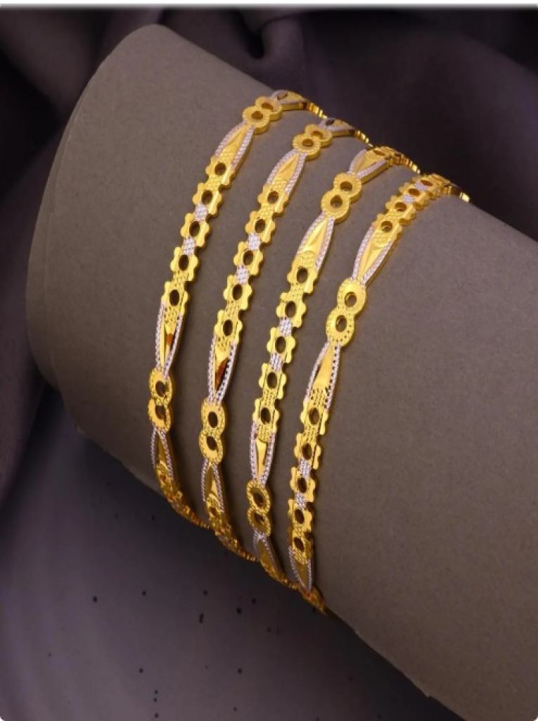 The Majestic Gold Bangle