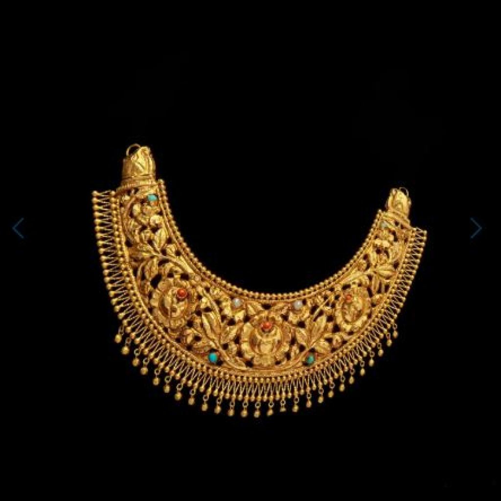 Antique Gold Temple Choker Necklace with Intricate Carving