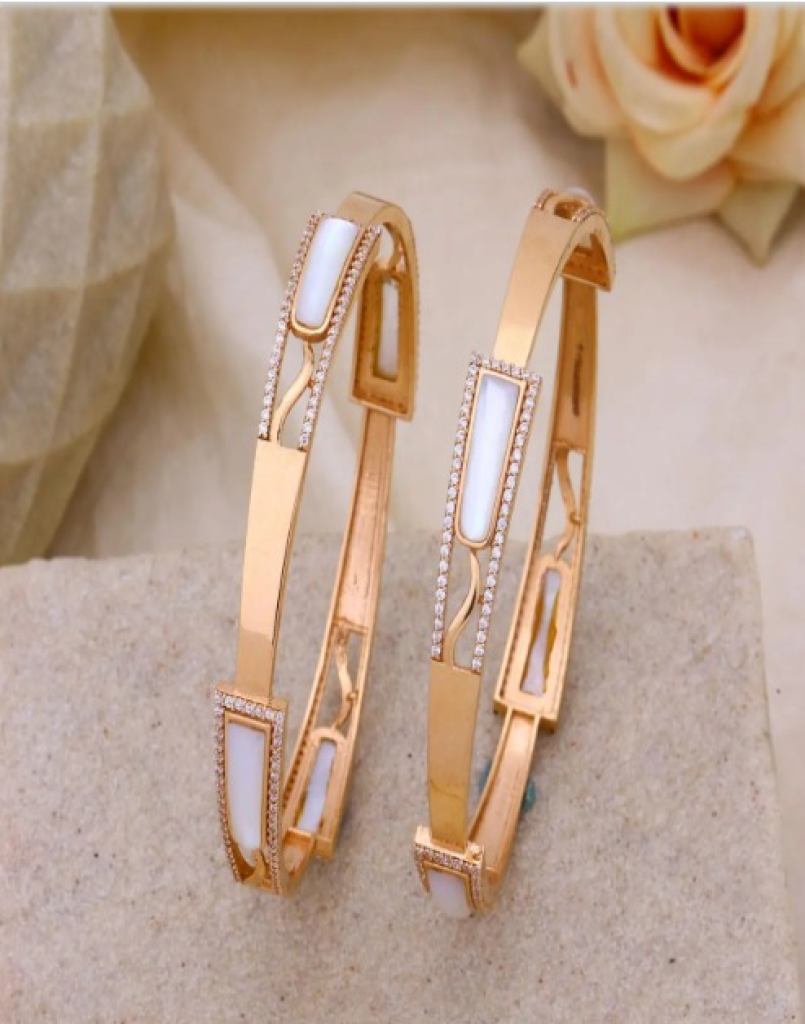 The Pearl Essence Bangle Mother of Pearl Finish