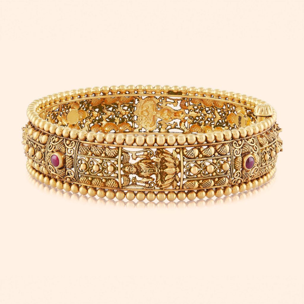 Aastha Gold Bangle